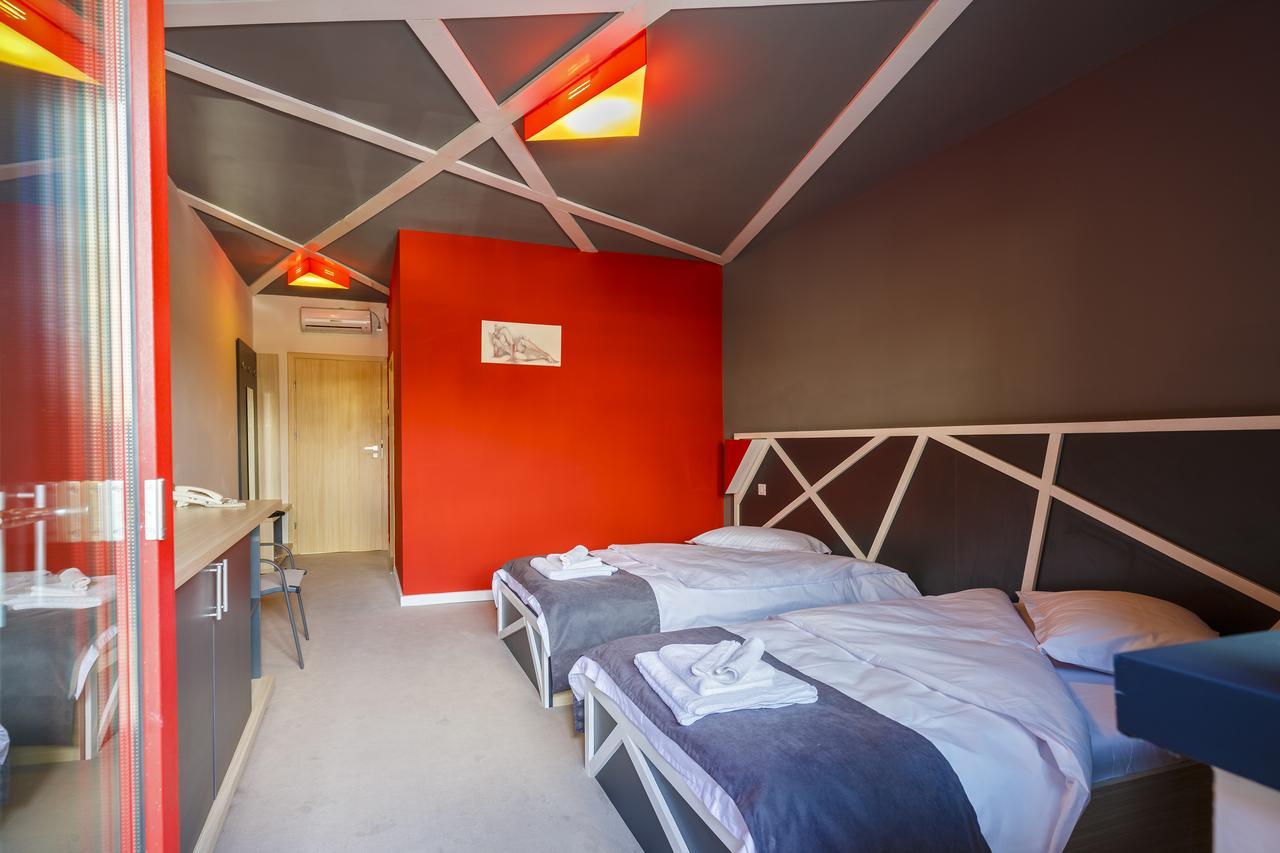 Net Hotel Piteşti Kültér fotó