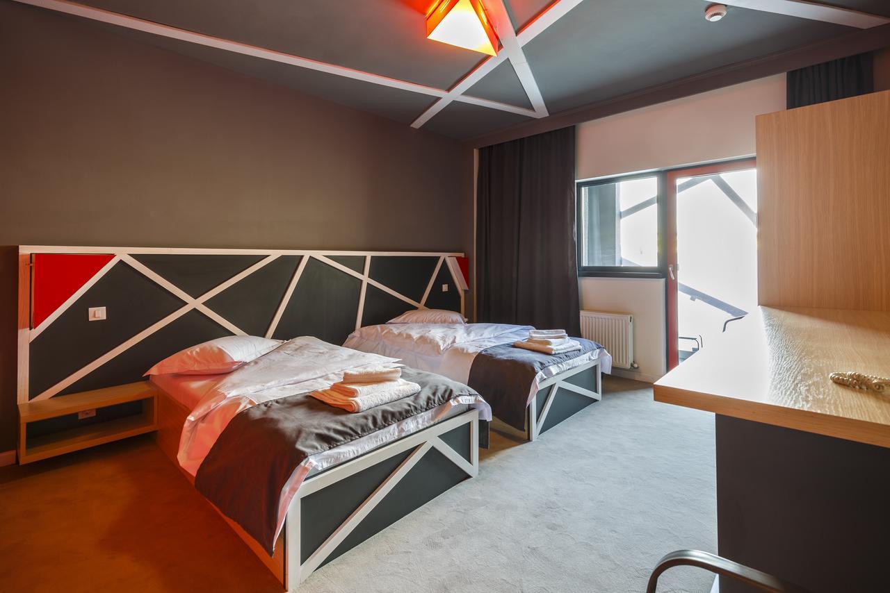 Net Hotel Piteşti Kültér fotó