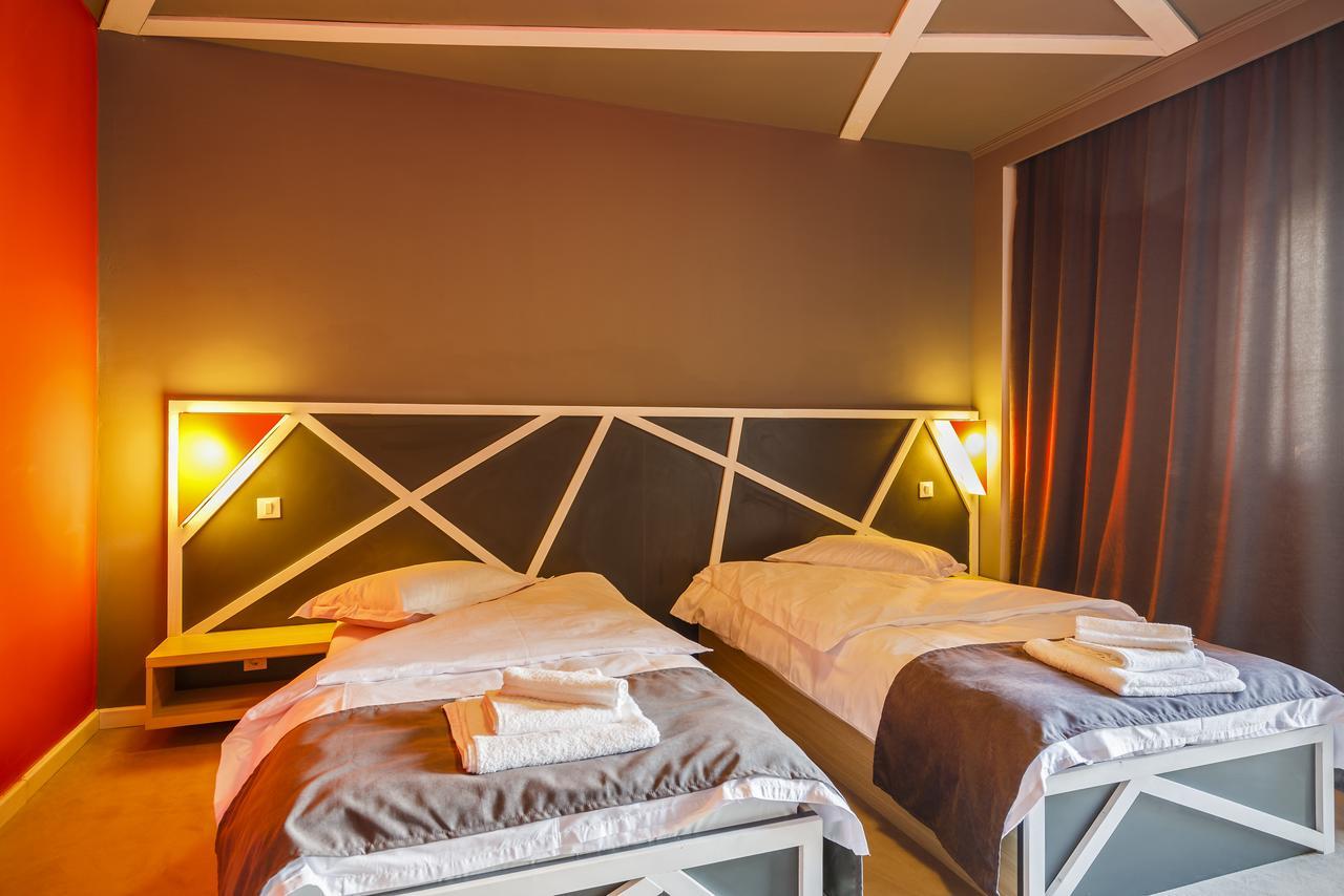 Net Hotel Piteşti Kültér fotó