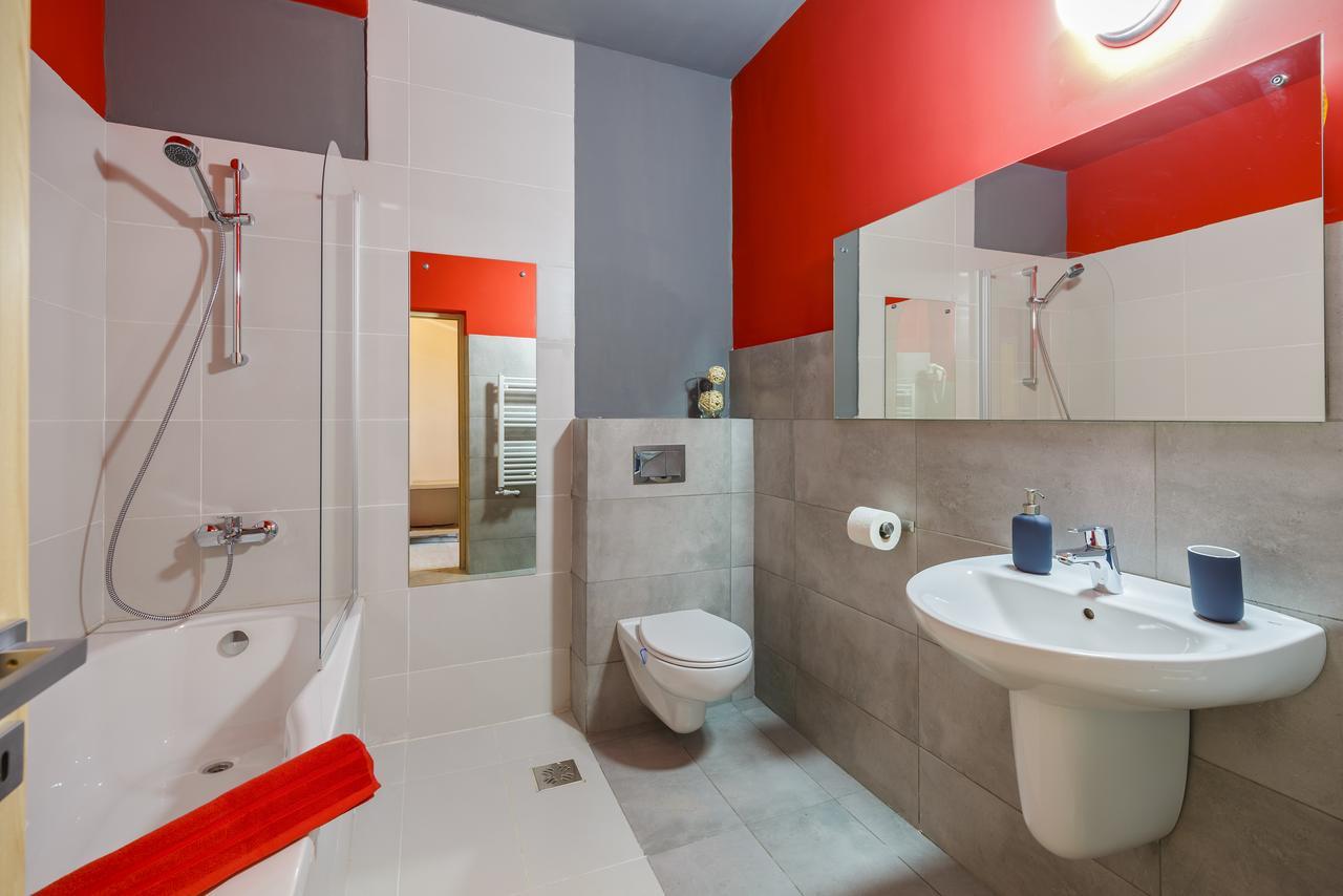 Net Hotel Piteşti Kültér fotó