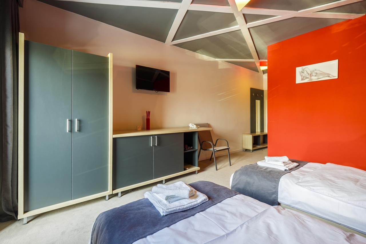 Net Hotel Piteşti Kültér fotó