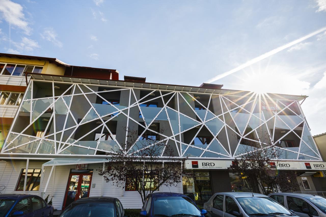 Net Hotel Piteşti Kültér fotó