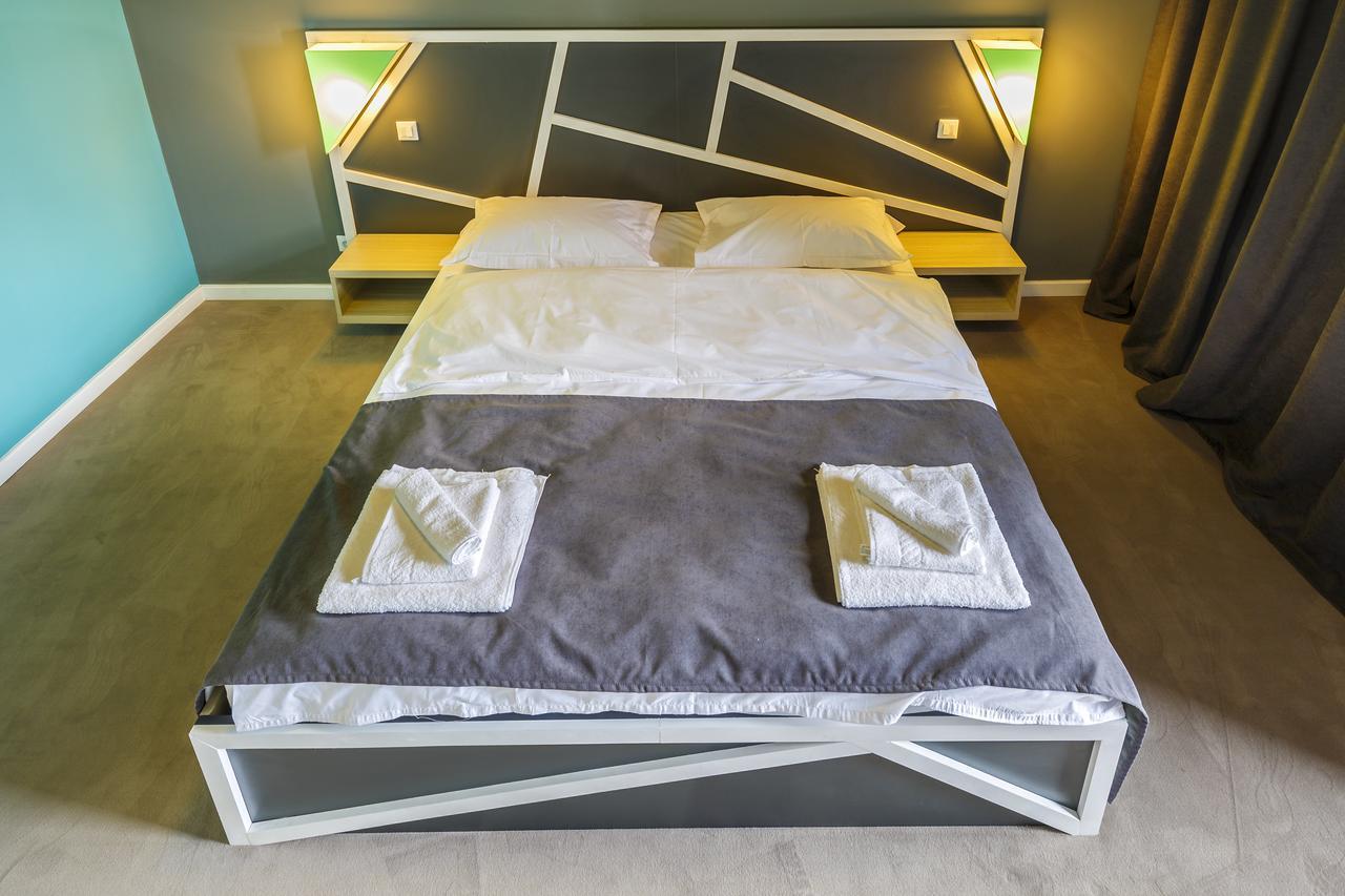 Net Hotel Piteşti Kültér fotó
