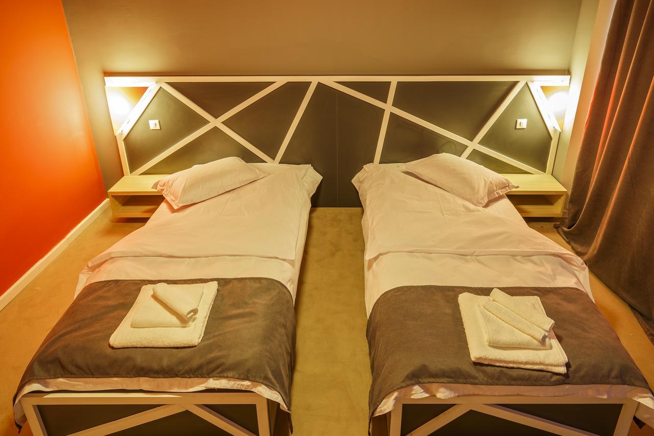 Net Hotel Piteşti Kültér fotó