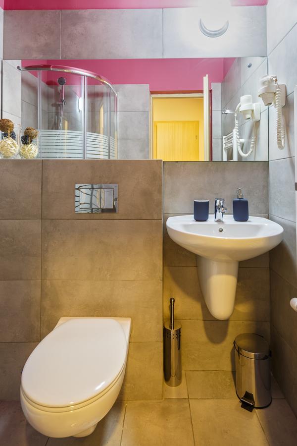 Net Hotel Piteşti Kültér fotó