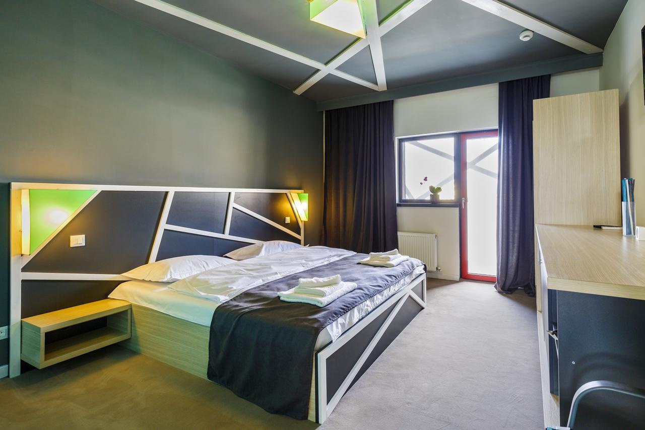 Net Hotel Piteşti Kültér fotó