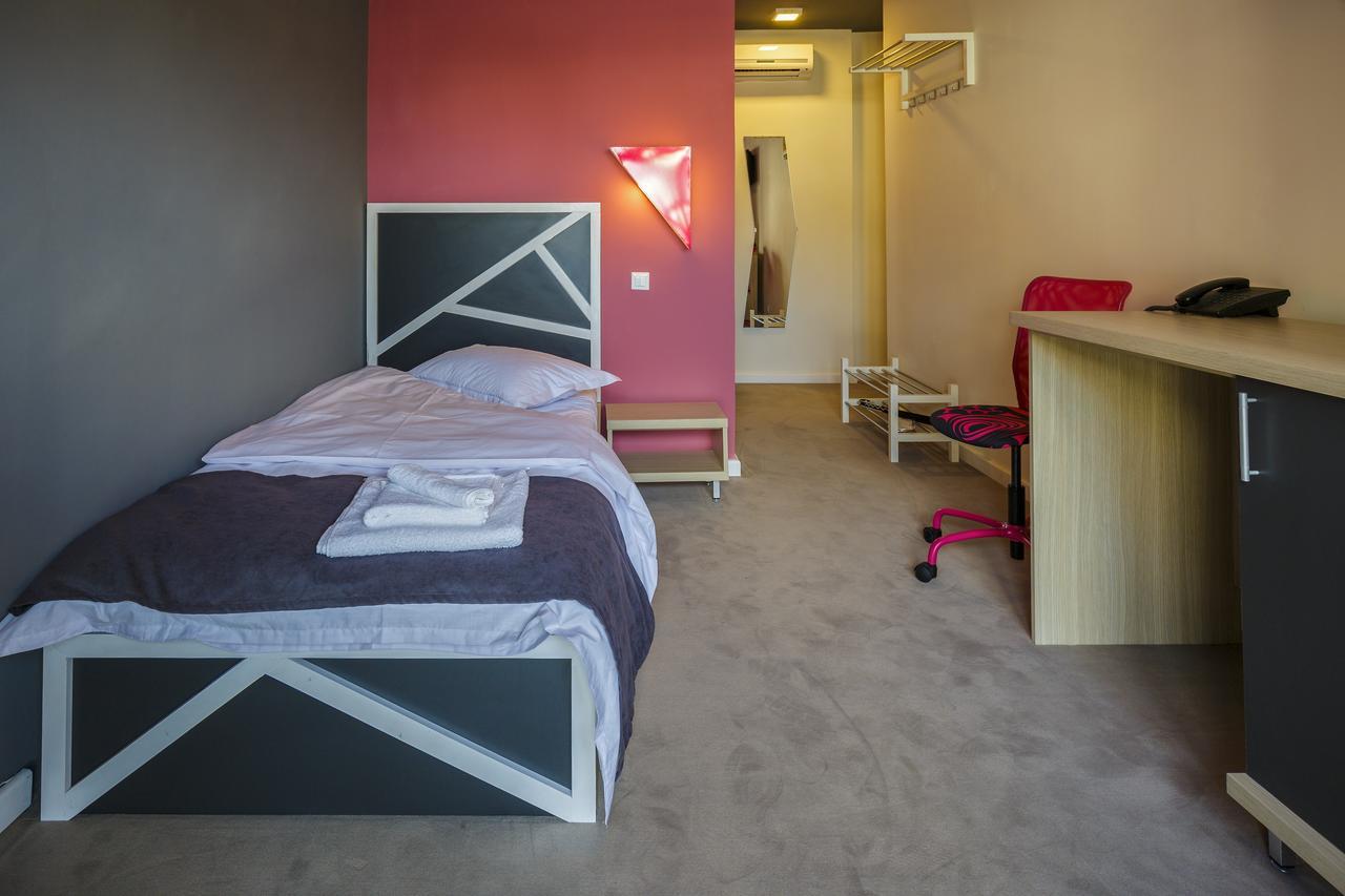 Net Hotel Piteşti Kültér fotó