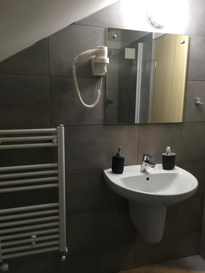 Net Hotel Piteşti Kültér fotó