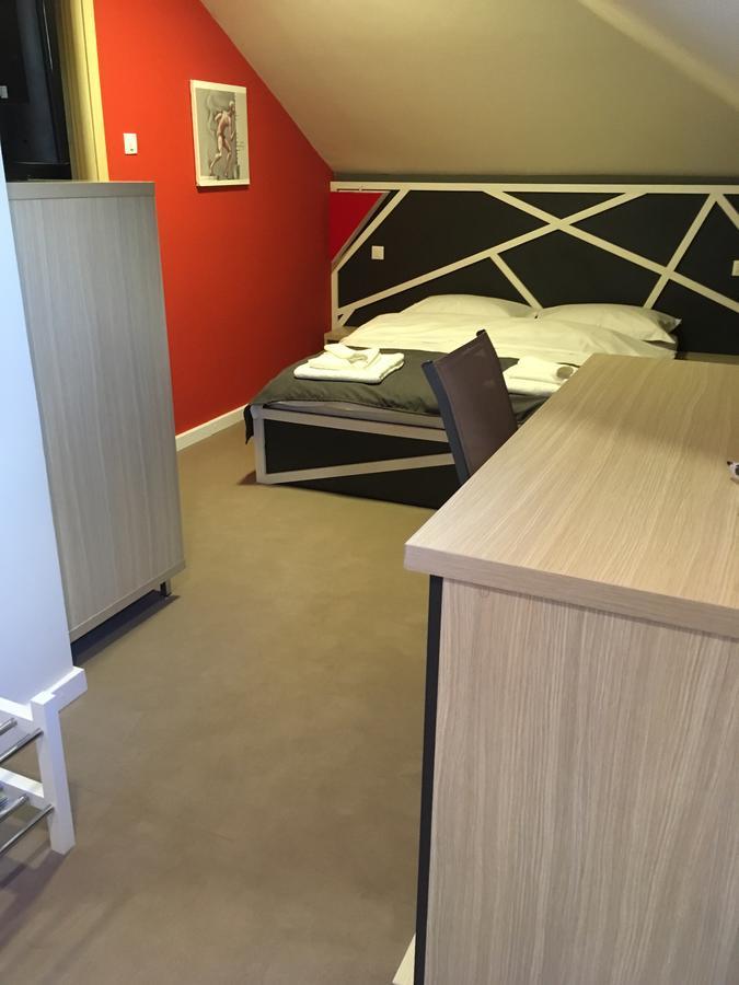 Net Hotel Piteşti Kültér fotó