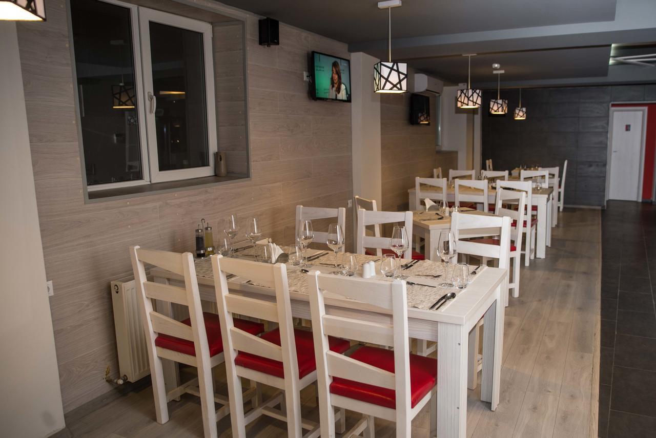 Net Hotel Piteşti Kültér fotó