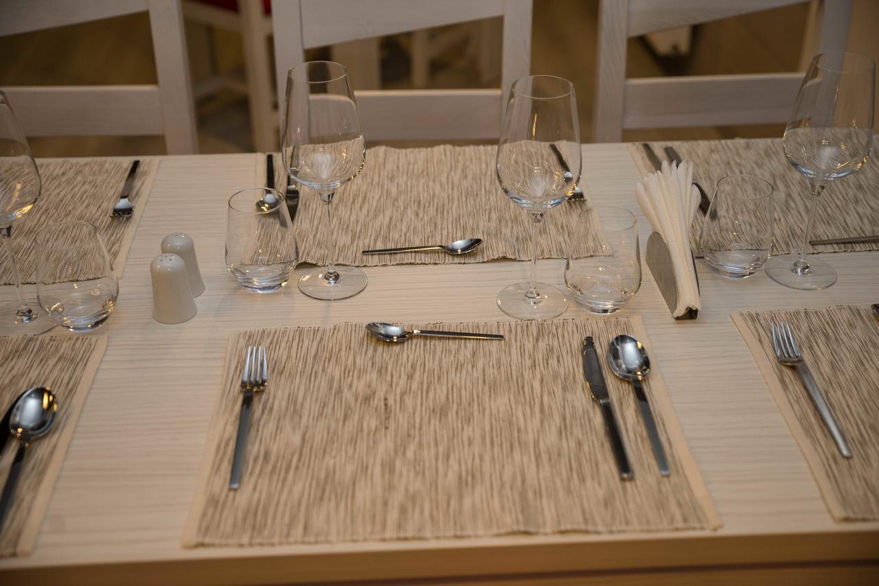 Net Hotel Piteşti Kültér fotó