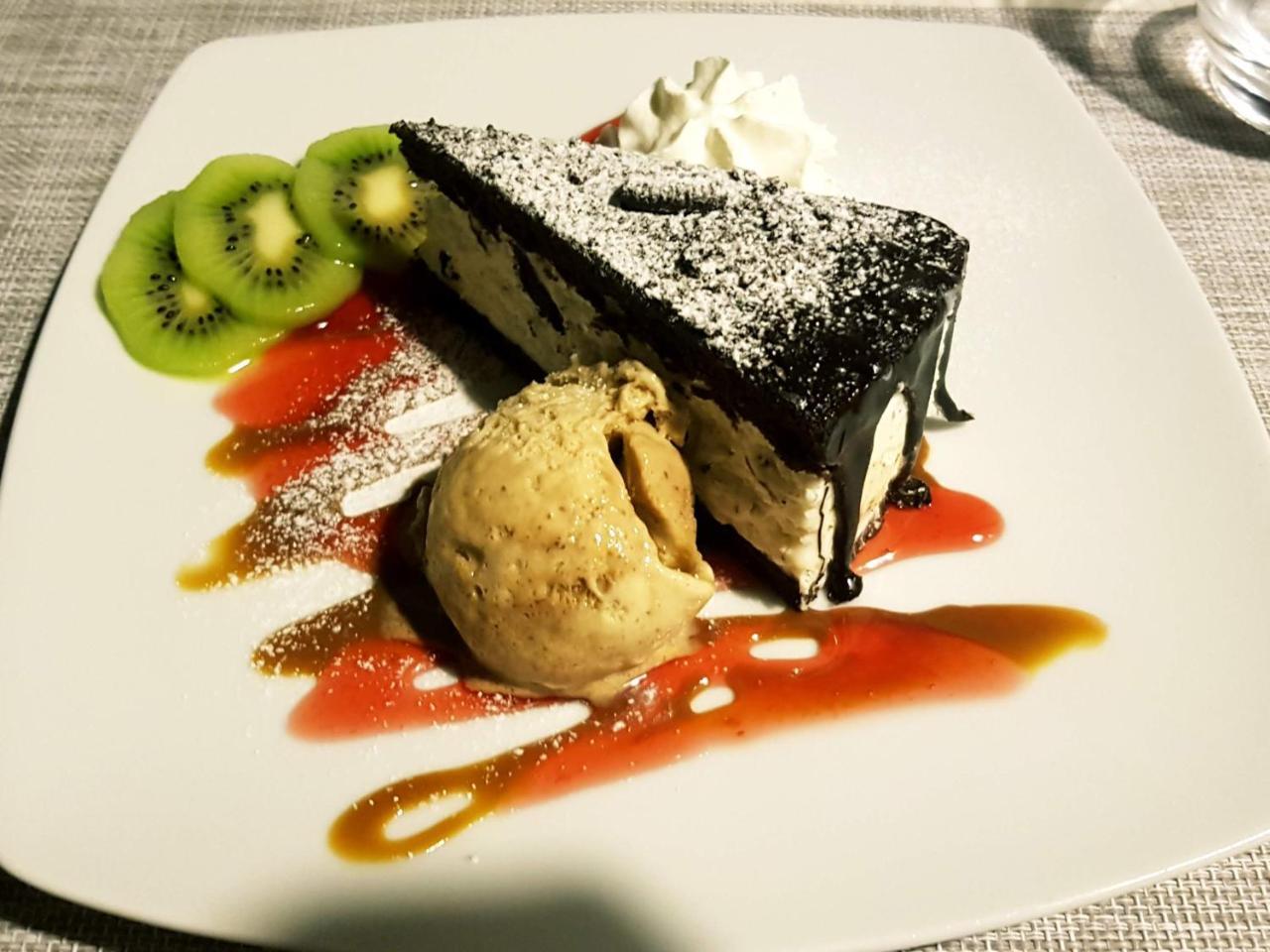Net Hotel Piteşti Kültér fotó
