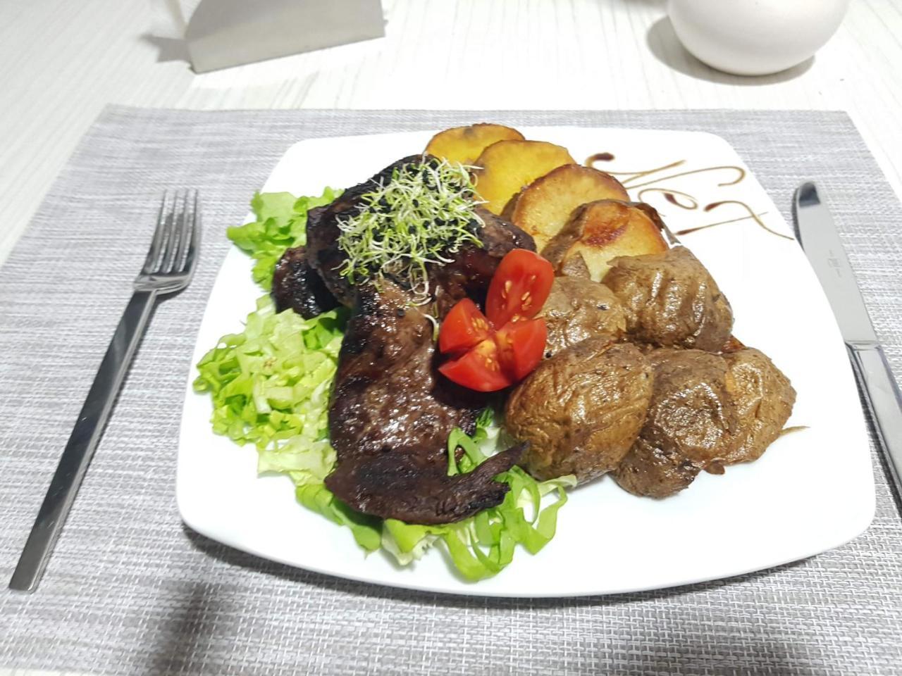 Net Hotel Piteşti Kültér fotó